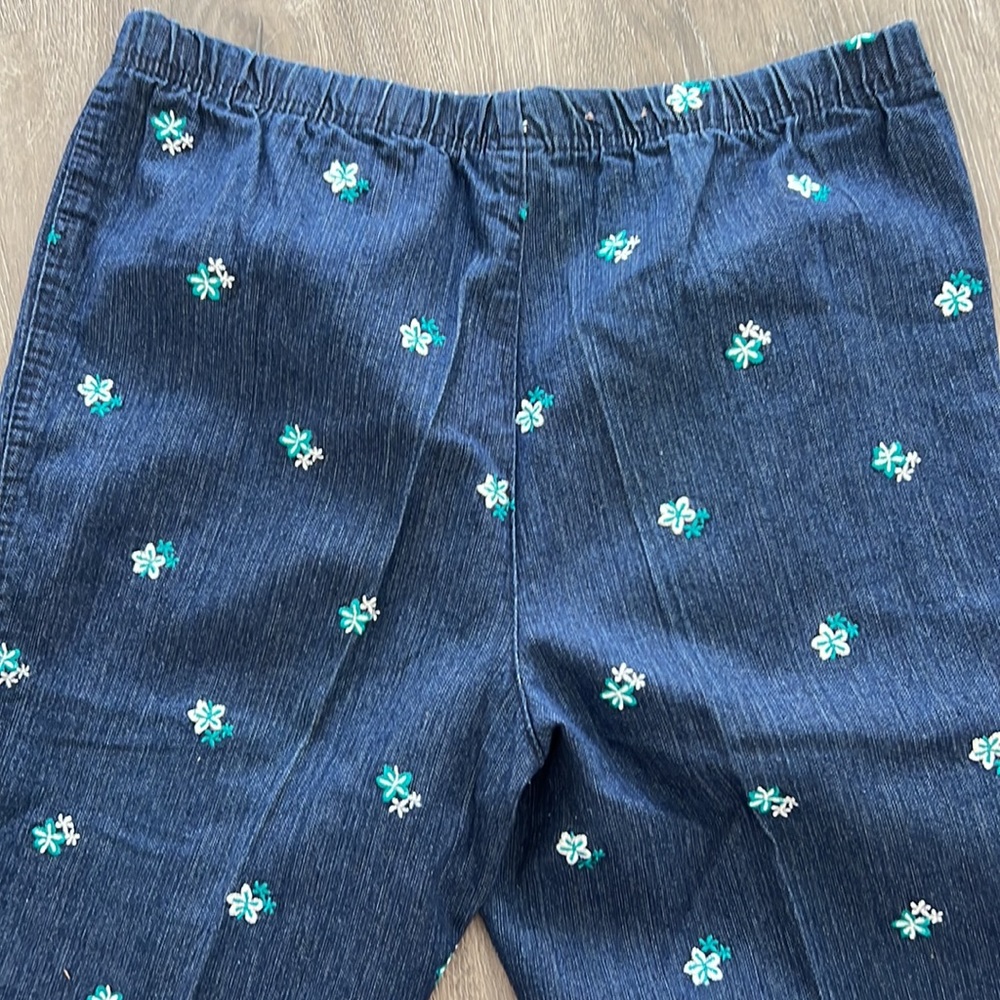 Capris - Picture 4 of 4